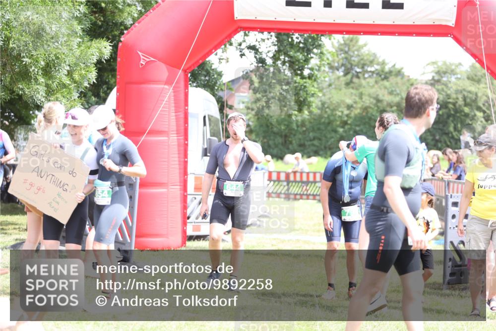 21.06.2026 - 29. Vierlanden-Triathlon Andreas Tolksdorf http://msf.ph/oto/9892258 21.06.2026 13:39:04 Ziel 644, 644 meine-sportfotos.de