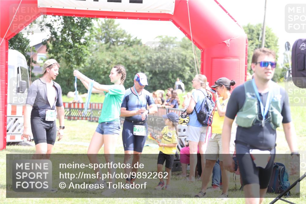 21.06.2026 - 29. Vierlanden-Triathlon Andreas Tolksdorf http://msf.ph/oto/9892262 21.06.2026 13:39:06 Ziel  meine-sportfotos.de