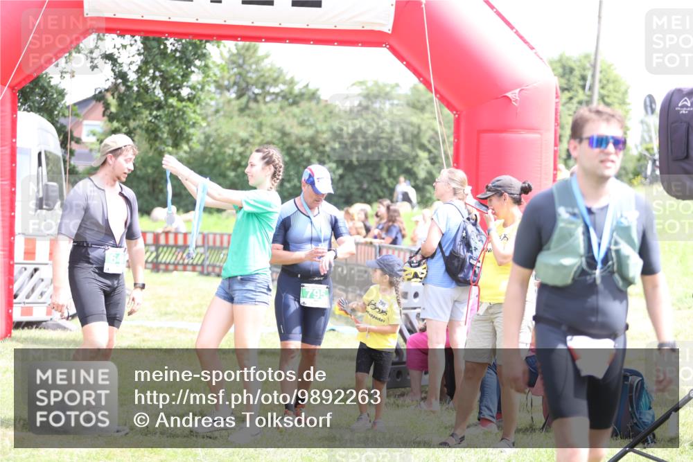 21.06.2026 - 29. Vierlanden-Triathlon Andreas Tolksdorf http://msf.ph/oto/9892263 21.06.2026 13:39:06 Ziel  meine-sportfotos.de