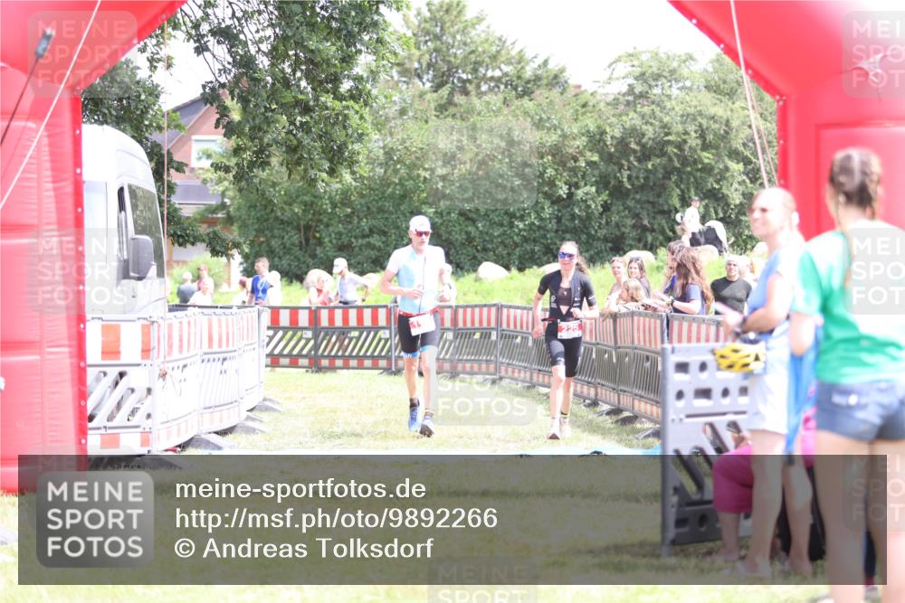 21.06.2026 - 29. Vierlanden-Triathlon Andreas Tolksdorf http://msf.ph/oto/9892266 21.06.2026 13:39:28 Ziel 115, 225, 115, 225 meine-sportfotos.de
