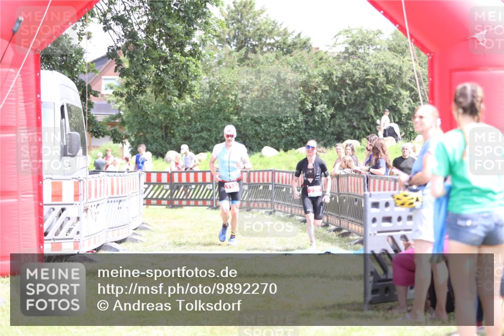21.06.2026 - 29. Vierlanden-Triathlon Andreas Tolksdorf http://msf.ph/oto/9892270 21.06.2026 13:39:28 Ziel 115, 225, 115, 225 meine-sportfotos.de