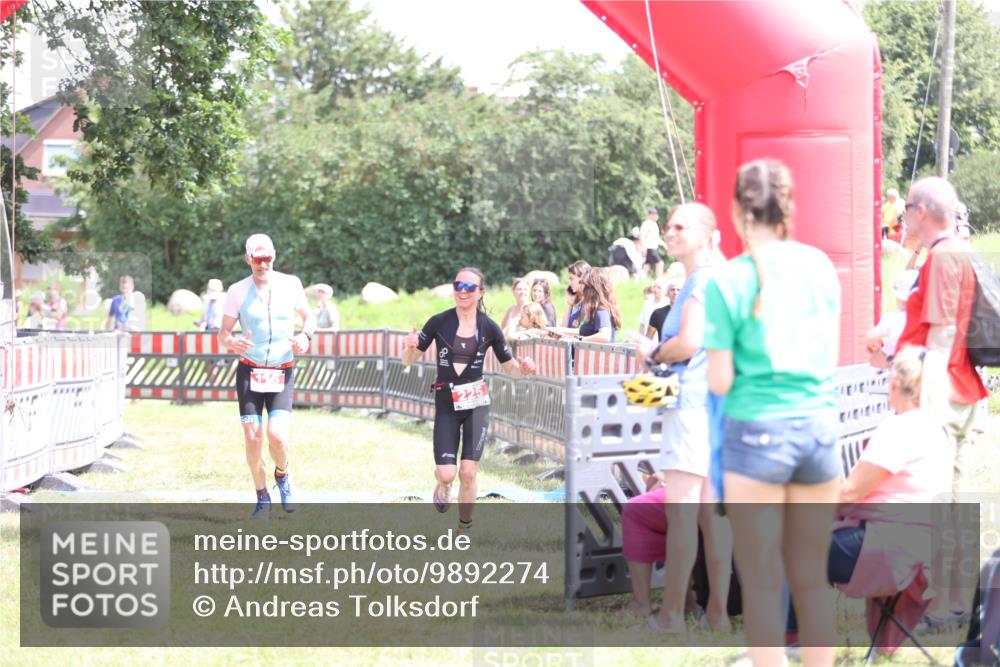 21.06.2026 - 29. Vierlanden-Triathlon Andreas Tolksdorf http://msf.ph/oto/9892274 21.06.2026 13:39:29 Ziel 115, 225, 115, 225 meine-sportfotos.de