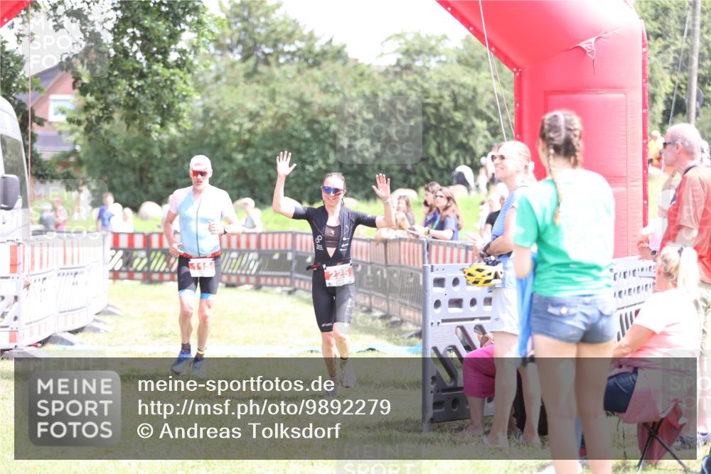 21.06.2026 - 29. Vierlanden-Triathlon Andreas Tolksdorf http://msf.ph/oto/9892279 21.06.2026 13:39:29 Ziel 115, 225, 115, 225 meine-sportfotos.de