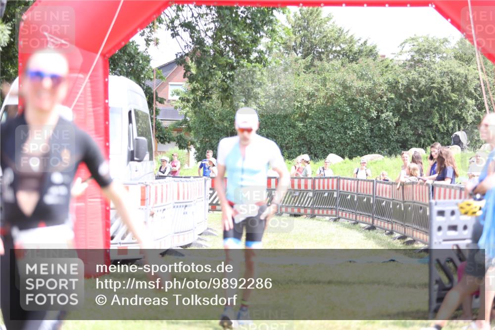 21.06.2026 - 29. Vierlanden-Triathlon Andreas Tolksdorf http://msf.ph/oto/9892286 21.06.2026 13:39:33 Ziel 115, 225, 115, 225 meine-sportfotos.de