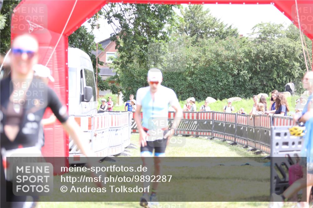 21.06.2026 - 29. Vierlanden-Triathlon Andreas Tolksdorf http://msf.ph/oto/9892287 21.06.2026 13:39:33 Ziel 115, 225, 115, 225 meine-sportfotos.de