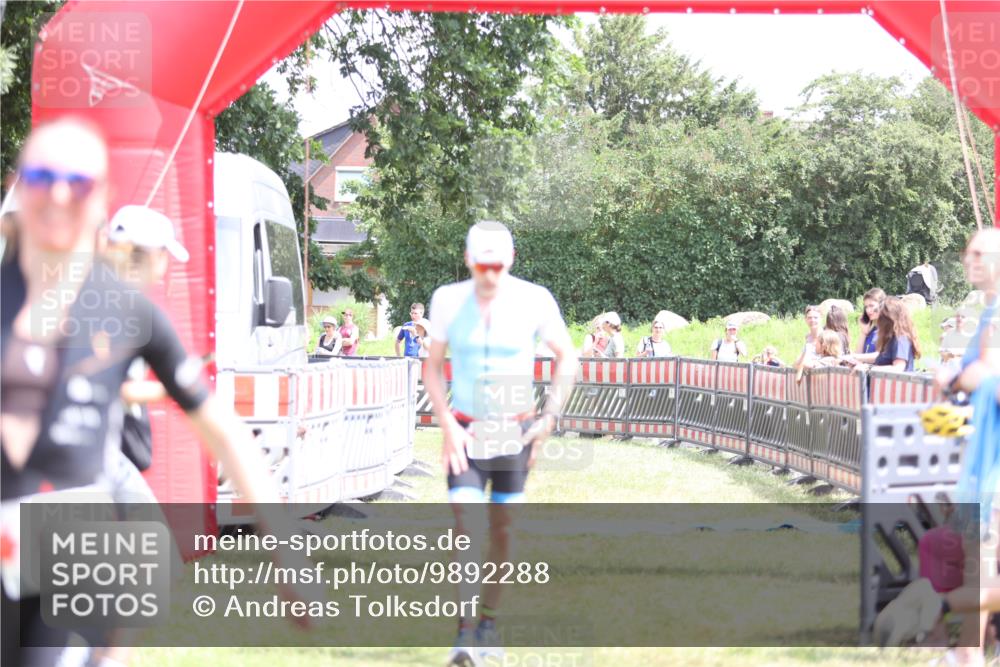21.06.2026 - 29. Vierlanden-Triathlon Andreas Tolksdorf http://msf.ph/oto/9892288 21.06.2026 13:39:33 Ziel 115, 225, 115, 225 meine-sportfotos.de