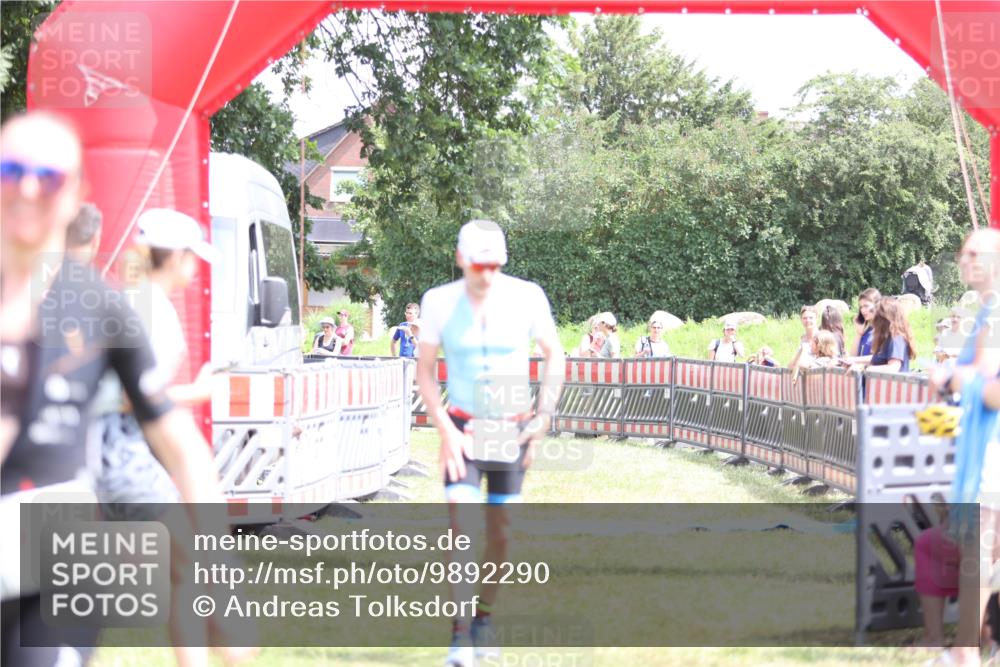 21.06.2026 - 29. Vierlanden-Triathlon Andreas Tolksdorf http://msf.ph/oto/9892290 21.06.2026 13:39:33 Ziel 115, 225, 115, 225 meine-sportfotos.de