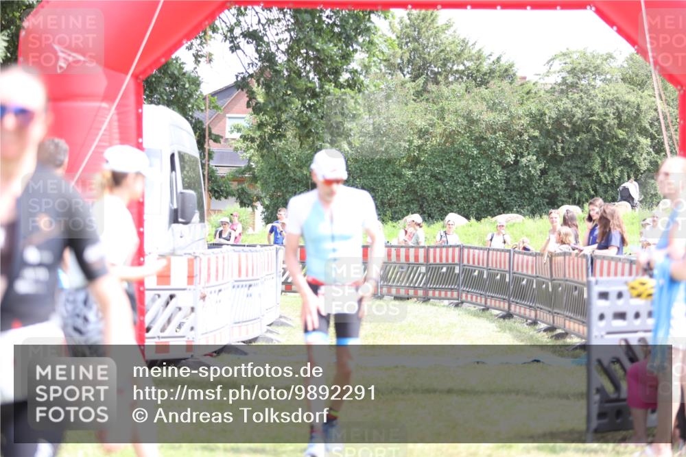 21.06.2026 - 29. Vierlanden-Triathlon Andreas Tolksdorf http://msf.ph/oto/9892291 21.06.2026 13:39:33 Ziel 115, 225, 115, 225 meine-sportfotos.de