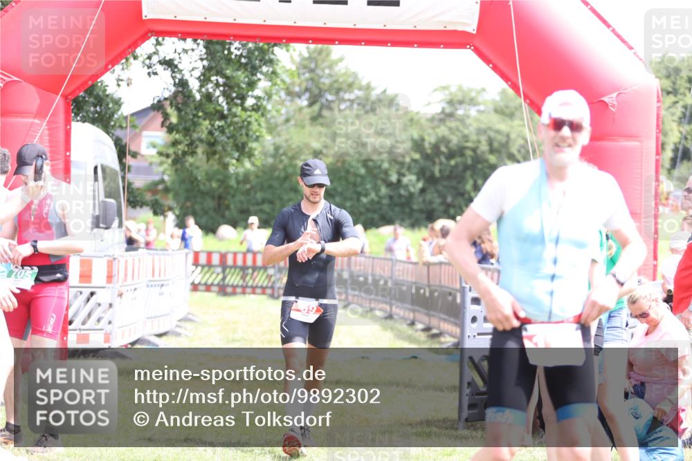 21.06.2026 - 29. Vierlanden-Triathlon Andreas Tolksdorf http://msf.ph/oto/9892302 21.06.2026 13:39:54 Ziel 69, 69 meine-sportfotos.de
