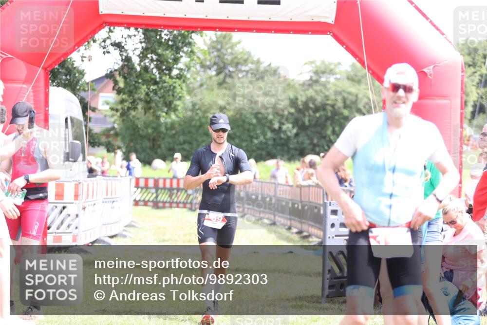 21.06.2026 - 29. Vierlanden-Triathlon Andreas Tolksdorf http://msf.ph/oto/9892303 21.06.2026 13:39:54 Ziel 69, 69 meine-sportfotos.de