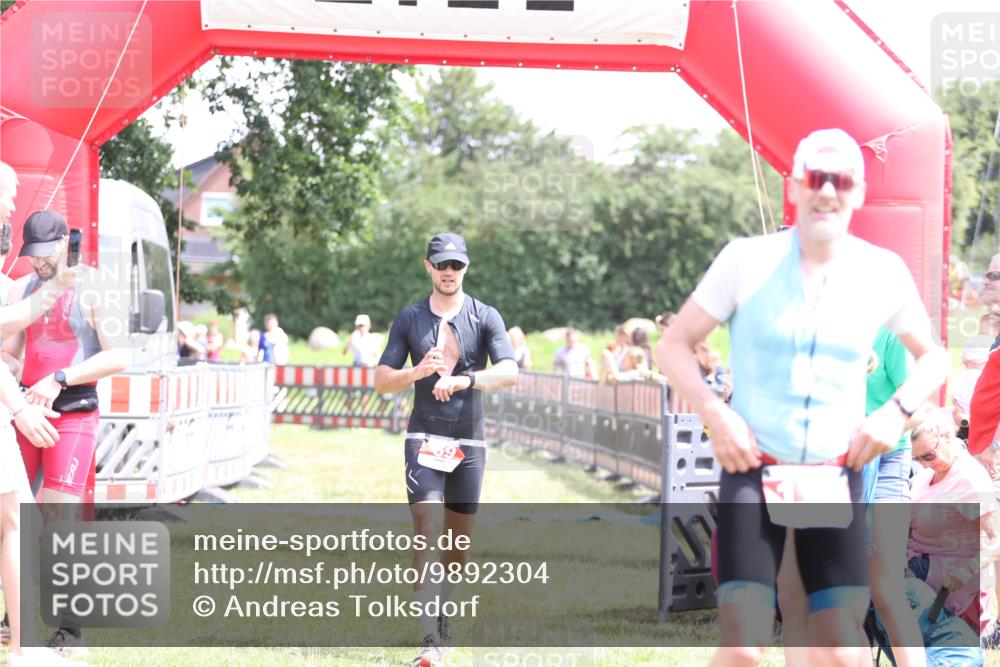 21.06.2026 - 29. Vierlanden-Triathlon Andreas Tolksdorf http://msf.ph/oto/9892304 21.06.2026 13:39:54 Ziel 69, 69 meine-sportfotos.de