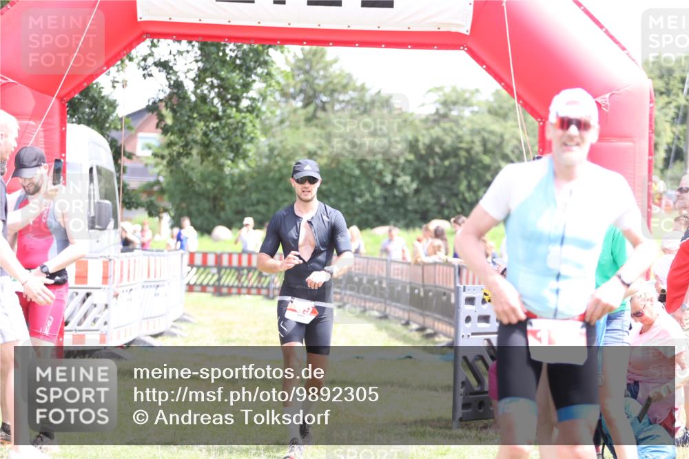 21.06.2026 - 29. Vierlanden-Triathlon Andreas Tolksdorf http://msf.ph/oto/9892305 21.06.2026 13:39:54 Ziel 69, 69 meine-sportfotos.de