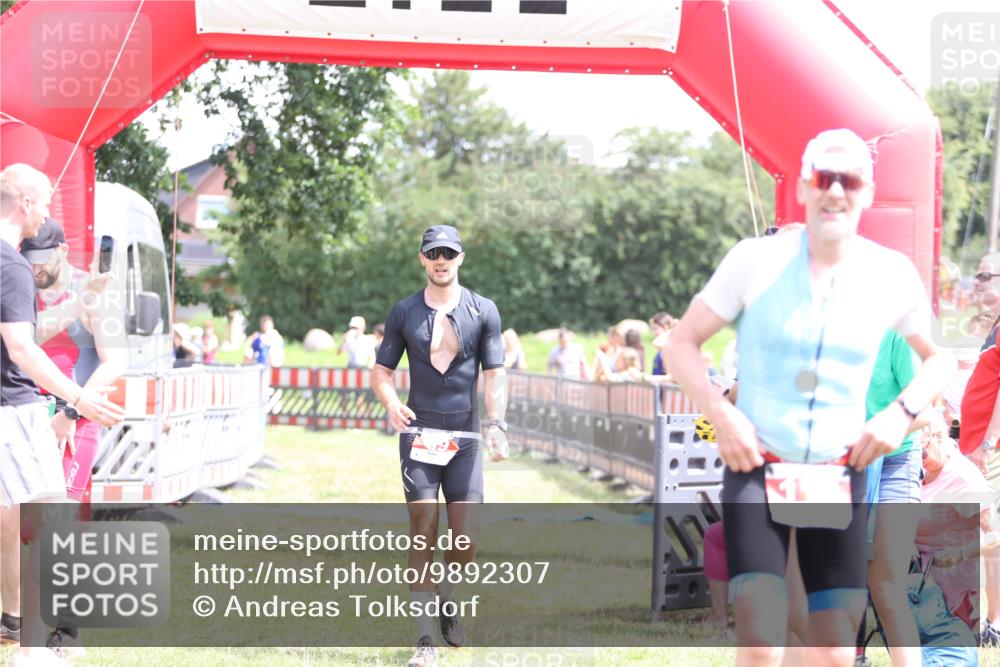 21.06.2026 - 29. Vierlanden-Triathlon Andreas Tolksdorf http://msf.ph/oto/9892307 21.06.2026 13:39:54 Ziel 69, 69 meine-sportfotos.de