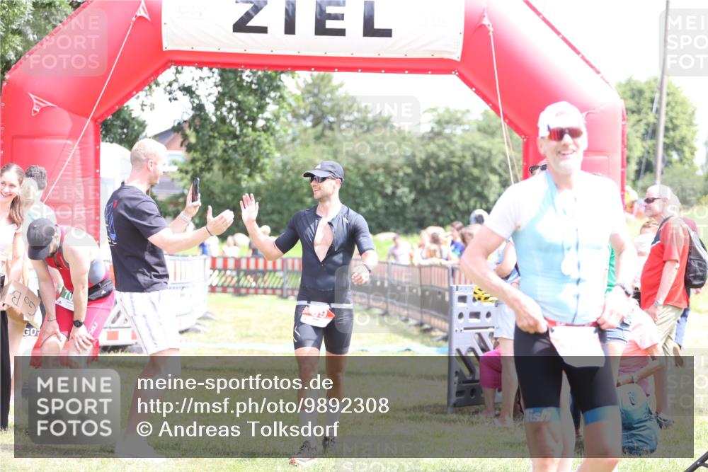 21.06.2026 - 29. Vierlanden-Triathlon Andreas Tolksdorf http://msf.ph/oto/9892308 21.06.2026 13:39:55 Ziel  meine-sportfotos.de