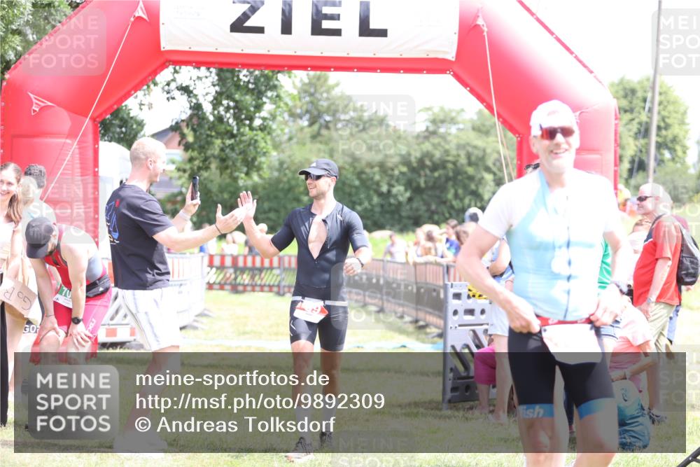 21.06.2026 - 29. Vierlanden-Triathlon Andreas Tolksdorf http://msf.ph/oto/9892309 21.06.2026 13:39:55 Ziel  meine-sportfotos.de