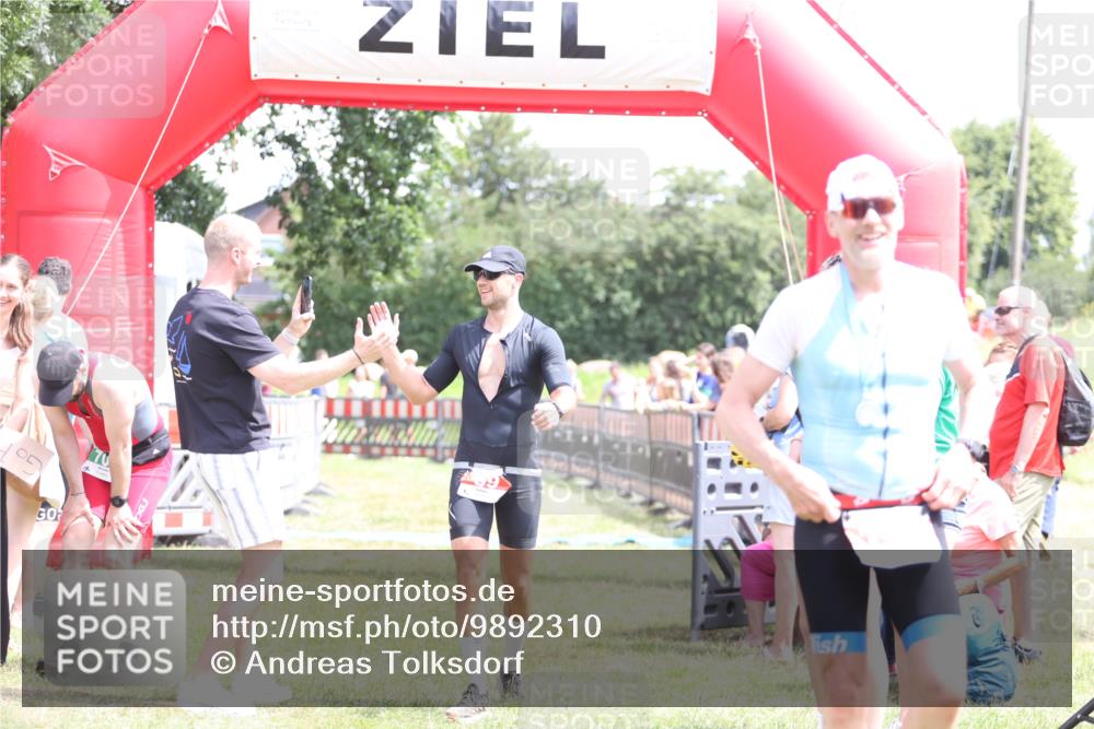21.06.2026 - 29. Vierlanden-Triathlon Andreas Tolksdorf http://msf.ph/oto/9892310 21.06.2026 13:39:55 Ziel  meine-sportfotos.de