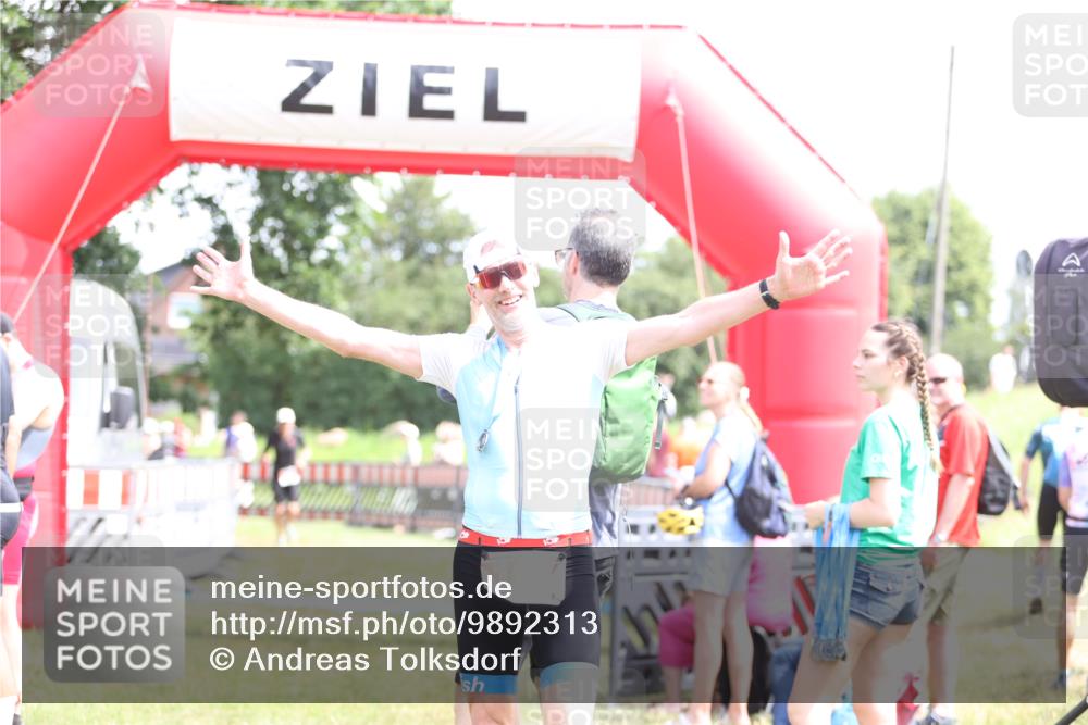 21.06.2026 - 29. Vierlanden-Triathlon Andreas Tolksdorf http://msf.ph/oto/9892313 21.06.2026 13:40:09 Ziel 192, 192 meine-sportfotos.de