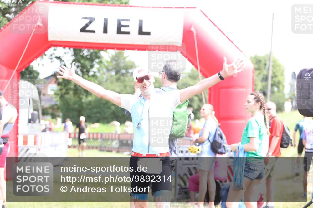 21.06.2026 - 29. Vierlanden-Triathlon Andreas Tolksdorf http://msf.ph/oto/9892314 21.06.2026 13:40:09 Ziel 192, 192 meine-sportfotos.de