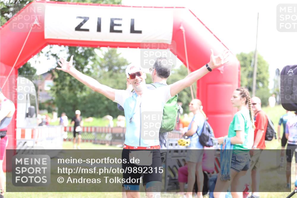 21.06.2026 - 29. Vierlanden-Triathlon Andreas Tolksdorf http://msf.ph/oto/9892315 21.06.2026 13:40:09 Ziel 192, 192 meine-sportfotos.de