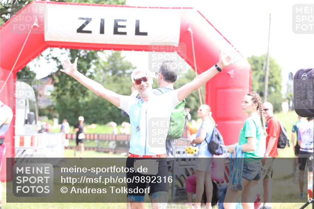 21.06.2026 - 29. Vierlanden-Triathlon Andreas Tolksdorf http://msf.ph/oto/9892316 21.06.2026 13:40:09 Ziel 192, 192 meine-sportfotos.de