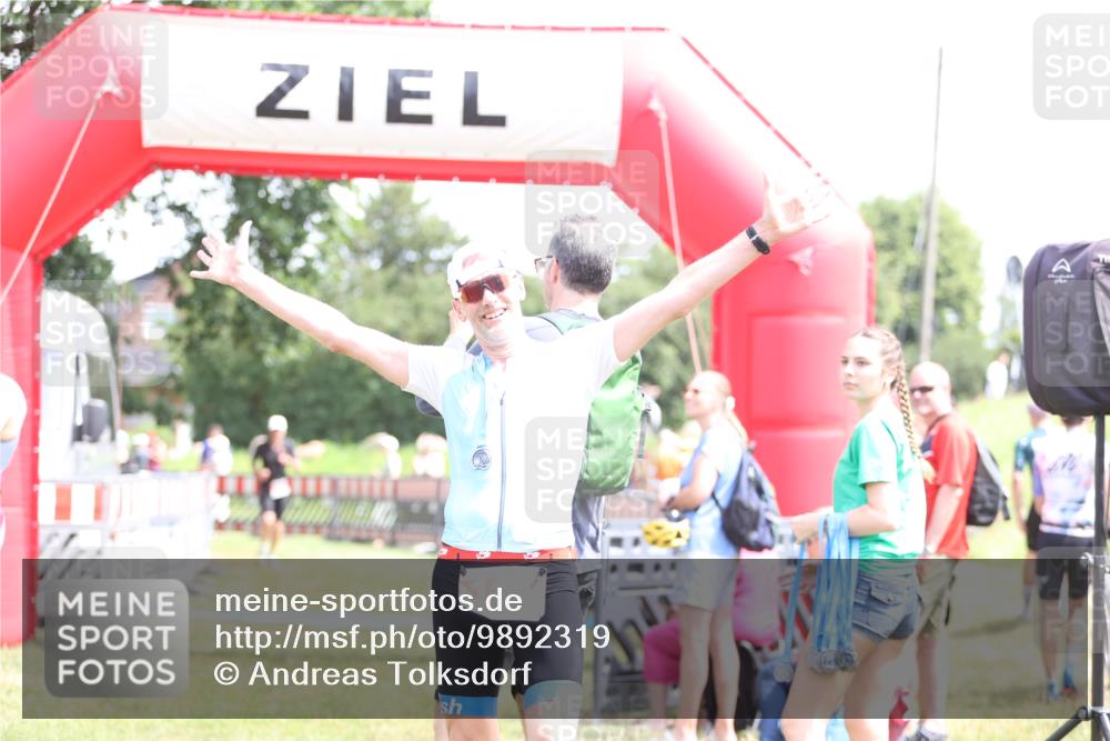 21.06.2026 - 29. Vierlanden-Triathlon Andreas Tolksdorf http://msf.ph/oto/9892319 21.06.2026 13:40:09 Ziel 192, 192 meine-sportfotos.de