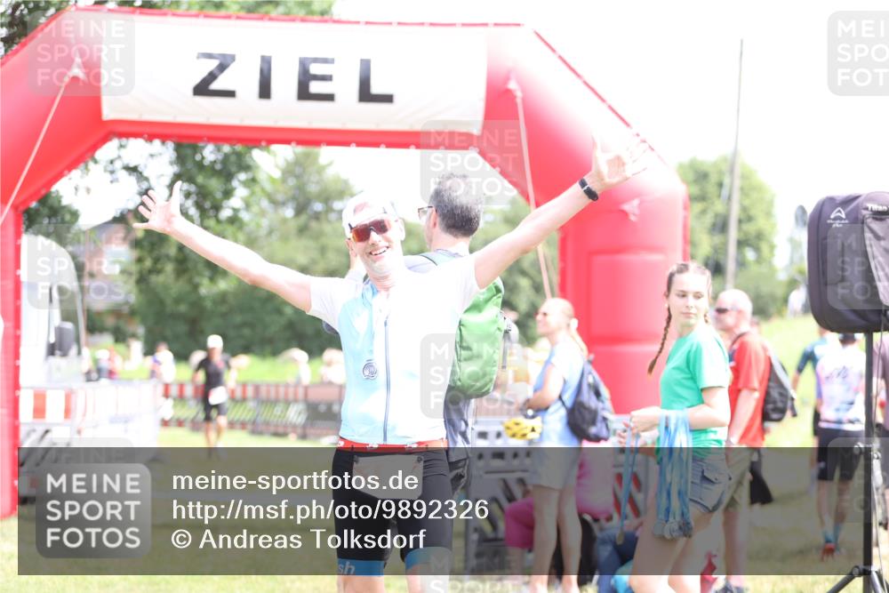 21.06.2026 - 29. Vierlanden-Triathlon Andreas Tolksdorf http://msf.ph/oto/9892326 21.06.2026 13:40:09 Ziel 192, 192 meine-sportfotos.de