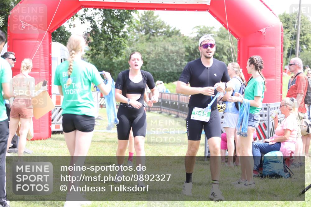 21.06.2026 - 29. Vierlanden-Triathlon Andreas Tolksdorf http://msf.ph/oto/9892327 21.06.2026 13:40:42 Ziel 267, 645, 879, 267, 645, 879 meine-sportfotos.de