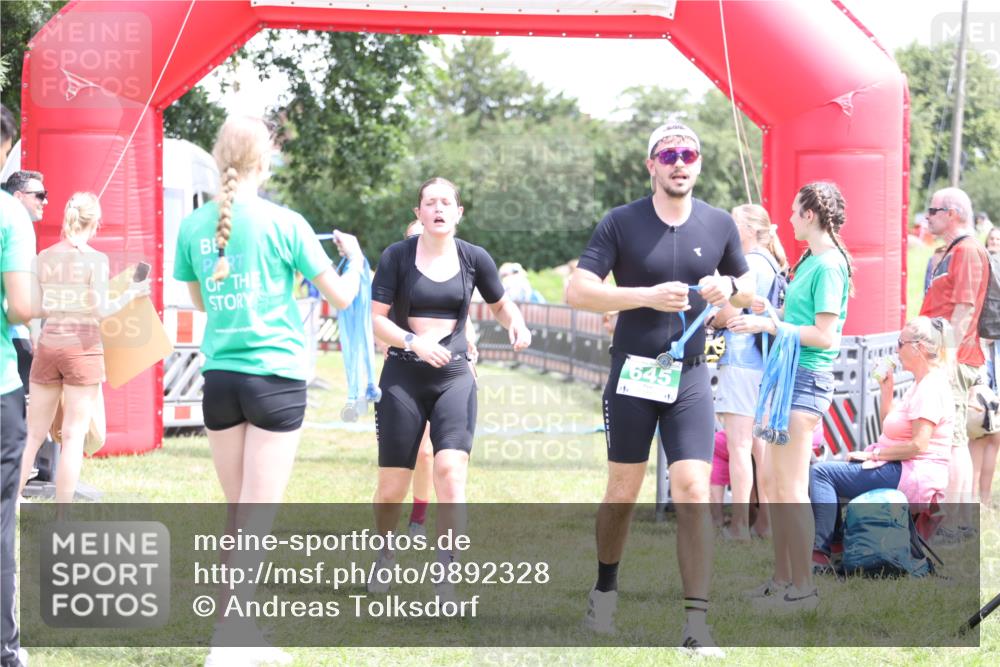 21.06.2026 - 29. Vierlanden-Triathlon Andreas Tolksdorf http://msf.ph/oto/9892328 21.06.2026 13:40:42 Ziel 267, 645, 879, 267, 645, 879 meine-sportfotos.de