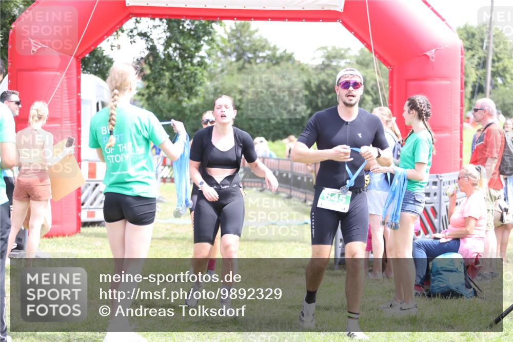 21.06.2026 - 29. Vierlanden-Triathlon Andreas Tolksdorf http://msf.ph/oto/9892329 21.06.2026 13:40:42 Ziel 267, 645, 879, 267, 645, 879 meine-sportfotos.de