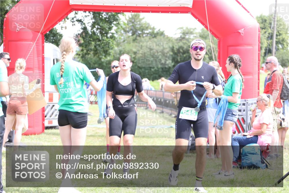 21.06.2026 - 29. Vierlanden-Triathlon Andreas Tolksdorf http://msf.ph/oto/9892330 21.06.2026 13:40:42 Ziel 267, 645, 879, 267, 645, 879 meine-sportfotos.de