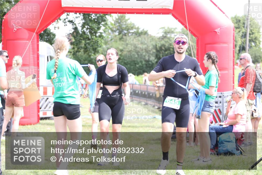 21.06.2026 - 29. Vierlanden-Triathlon Andreas Tolksdorf http://msf.ph/oto/9892332 21.06.2026 13:40:42 Ziel 267, 645, 879, 267, 645, 879 meine-sportfotos.de