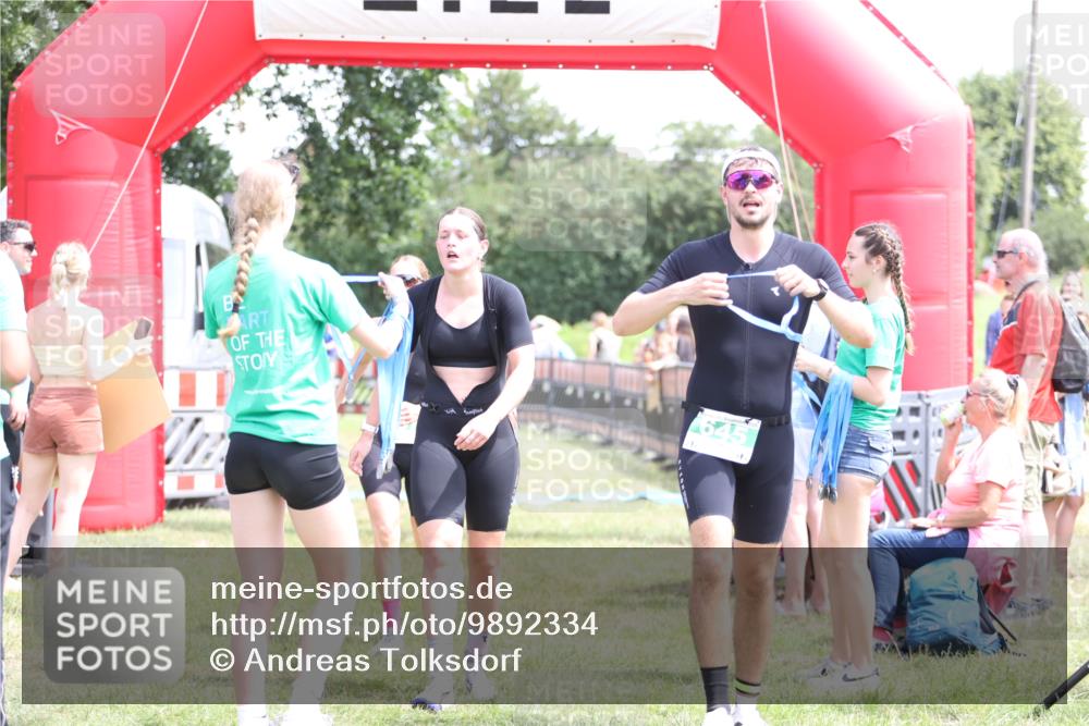 21.06.2026 - 29. Vierlanden-Triathlon Andreas Tolksdorf http://msf.ph/oto/9892334 21.06.2026 13:40:42 Ziel 267, 645, 879, 267, 645, 879 meine-sportfotos.de