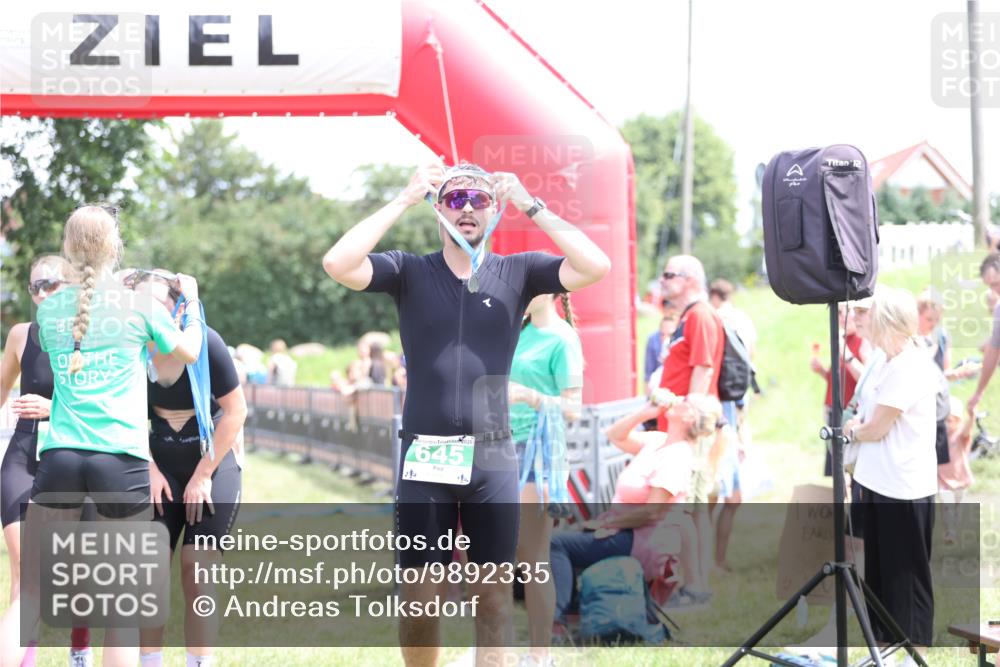 21.06.2026 - 29. Vierlanden-Triathlon Andreas Tolksdorf http://msf.ph/oto/9892335 21.06.2026 13:40:43 Ziel 267, 879, 267, 879 meine-sportfotos.de