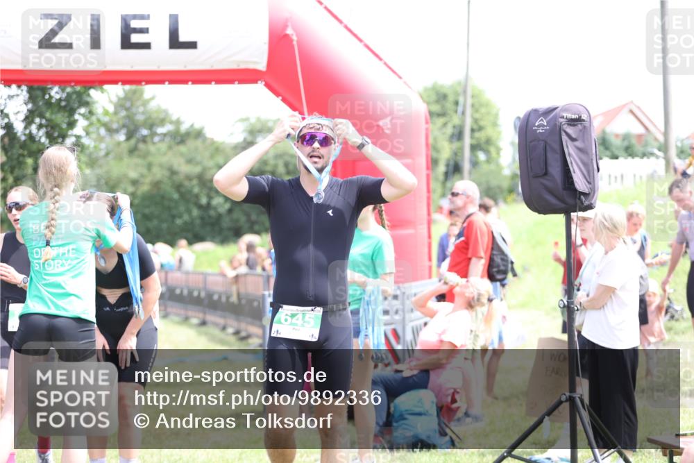 21.06.2026 - 29. Vierlanden-Triathlon Andreas Tolksdorf http://msf.ph/oto/9892336 21.06.2026 13:40:43 Ziel 267, 879, 267, 879 meine-sportfotos.de