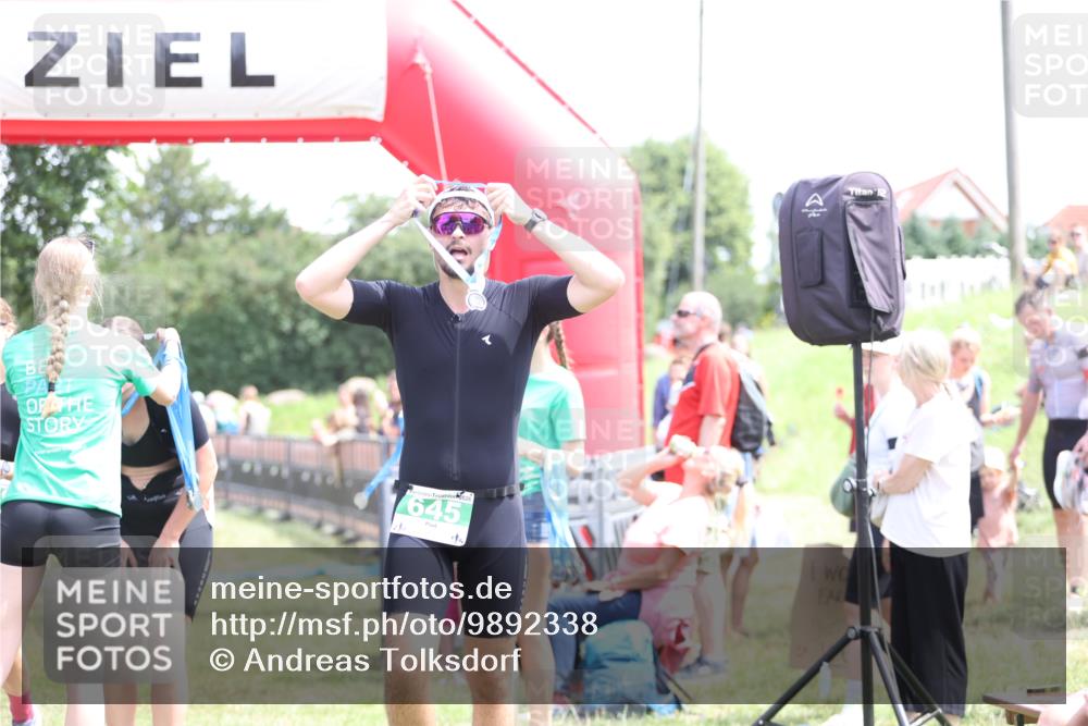21.06.2026 - 29. Vierlanden-Triathlon Andreas Tolksdorf http://msf.ph/oto/9892338 21.06.2026 13:40:43 Ziel 267, 879, 267, 879 meine-sportfotos.de
