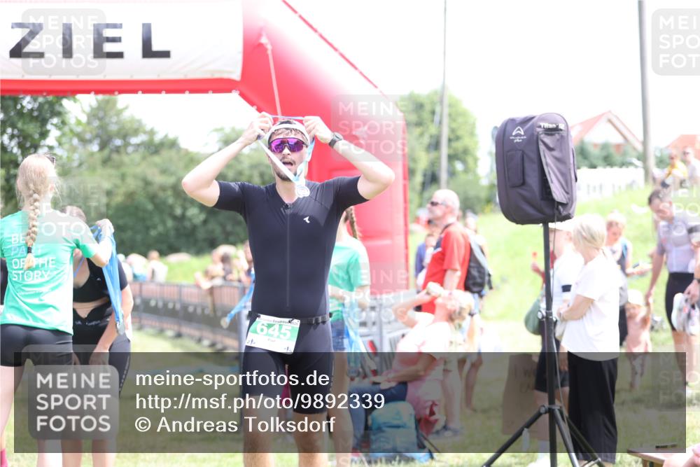21.06.2026 - 29. Vierlanden-Triathlon Andreas Tolksdorf http://msf.ph/oto/9892339 21.06.2026 13:40:43 Ziel 267, 879, 267, 879 meine-sportfotos.de