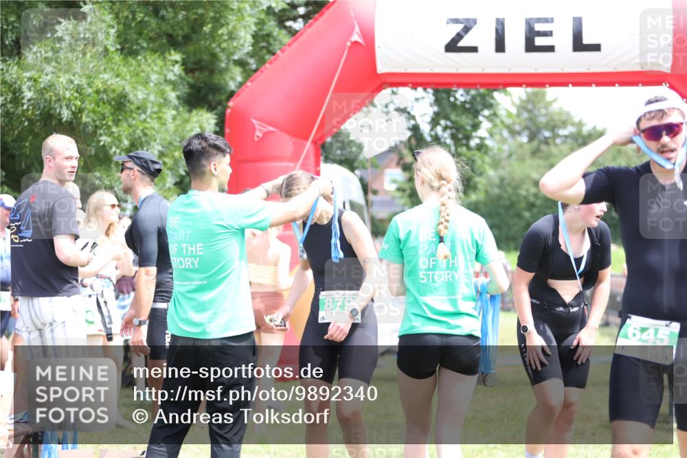 21.06.2026 - 29. Vierlanden-Triathlon Andreas Tolksdorf http://msf.ph/oto/9892340 21.06.2026 13:40:44 Ziel 879, 879 meine-sportfotos.de