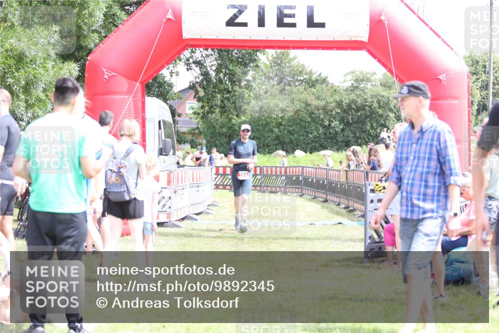 21.06.2026 - 29. Vierlanden-Triathlon Andreas Tolksdorf http://msf.ph/oto/9892345 21.06.2026 13:41:05 Ziel 104, 761, 104, 761 meine-sportfotos.de