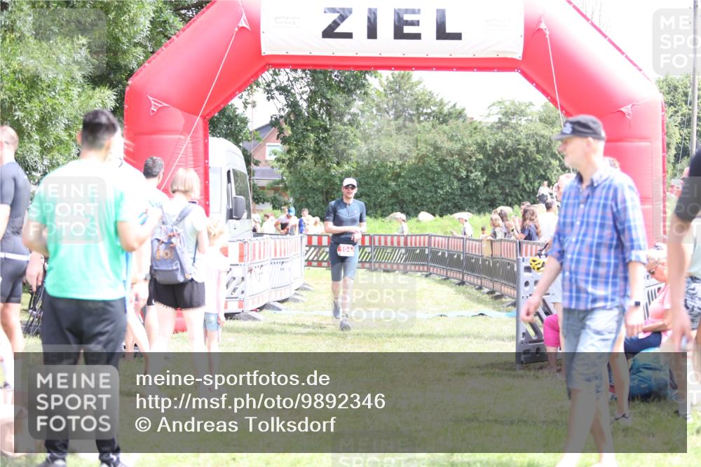 21.06.2026 - 29. Vierlanden-Triathlon Andreas Tolksdorf http://msf.ph/oto/9892346 21.06.2026 13:41:05 Ziel 104, 761, 104, 761 meine-sportfotos.de