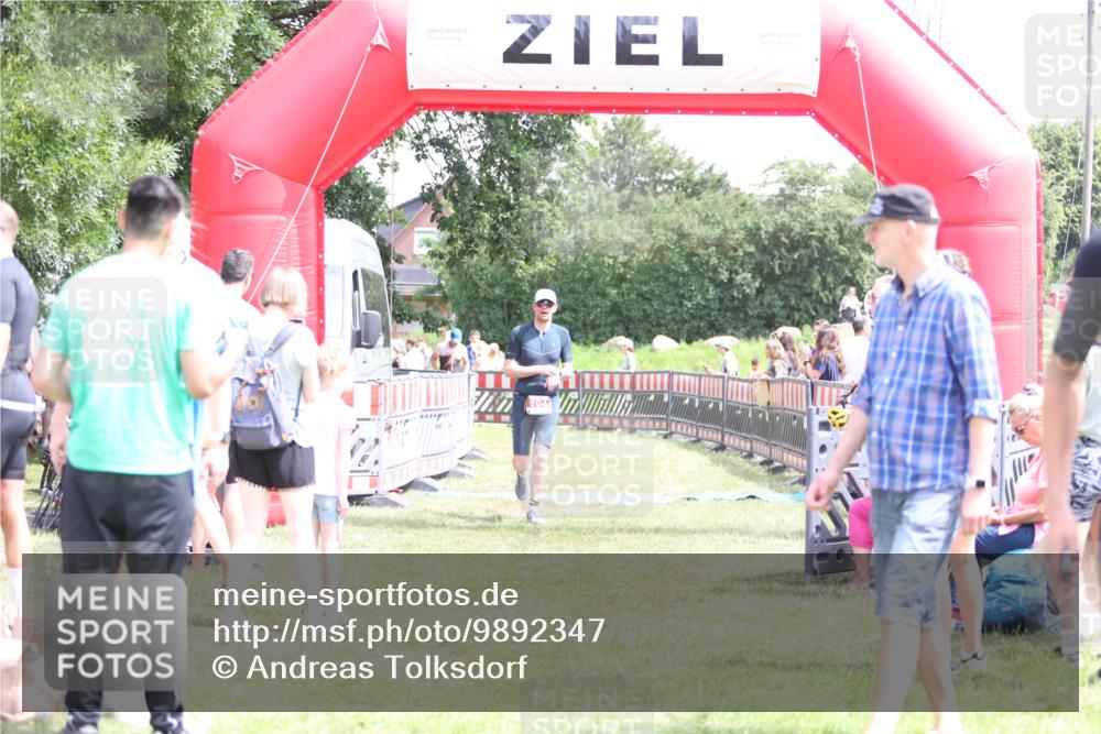 21.06.2026 - 29. Vierlanden-Triathlon Andreas Tolksdorf http://msf.ph/oto/9892347 21.06.2026 13:41:05 Ziel 104, 761, 104, 761 meine-sportfotos.de