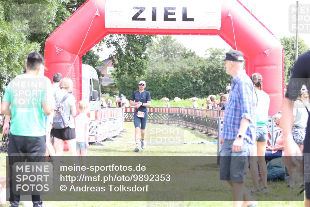 21.06.2026 - 29. Vierlanden-Triathlon Andreas Tolksdorf http://msf.ph/oto/9892353 21.06.2026 13:41:05 Ziel 104, 761, 104, 761 meine-sportfotos.de
