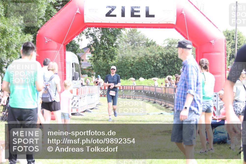 21.06.2026 - 29. Vierlanden-Triathlon Andreas Tolksdorf http://msf.ph/oto/9892354 21.06.2026 13:41:05 Ziel 104, 761, 104, 761 meine-sportfotos.de
