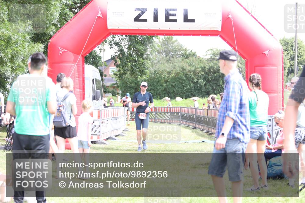21.06.2026 - 29. Vierlanden-Triathlon Andreas Tolksdorf http://msf.ph/oto/9892356 21.06.2026 13:41:05 Ziel 104, 761, 104, 761 meine-sportfotos.de