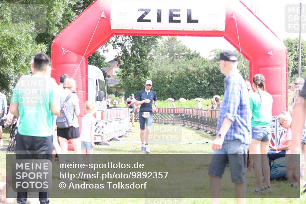 21.06.2026 - 29. Vierlanden-Triathlon Andreas Tolksdorf http://msf.ph/oto/9892357 21.06.2026 13:41:05 Ziel 104, 761, 104, 761 meine-sportfotos.de
