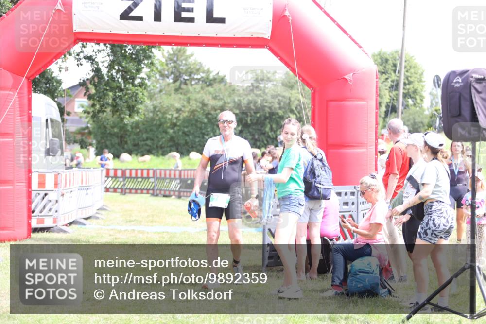 21.06.2026 - 29. Vierlanden-Triathlon Andreas Tolksdorf http://msf.ph/oto/9892359 21.06.2026 13:41:19 Ziel 635, 635 meine-sportfotos.de