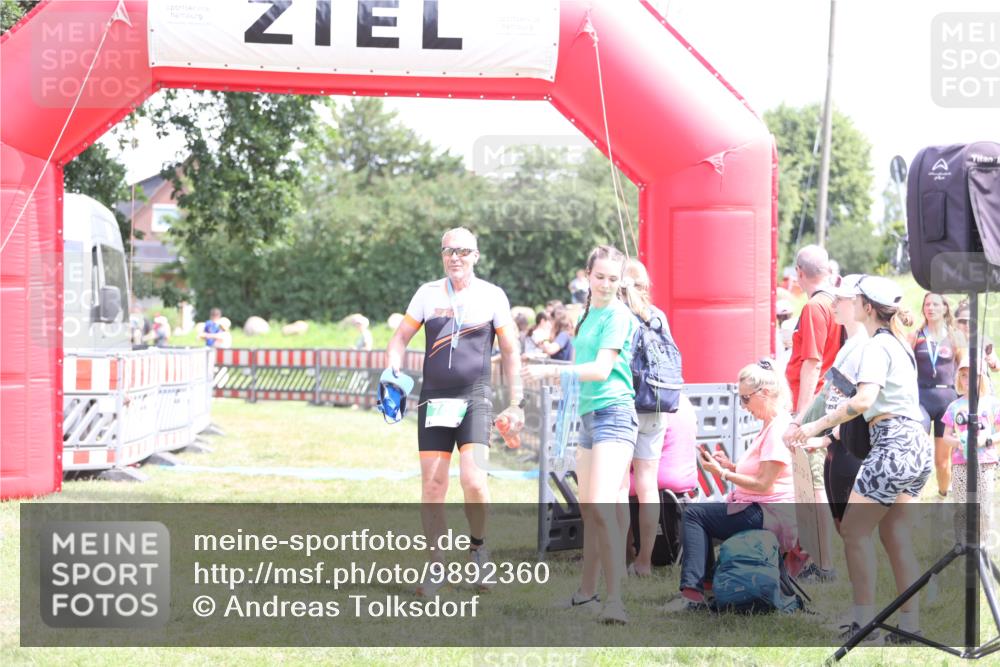 21.06.2026 - 29. Vierlanden-Triathlon Andreas Tolksdorf http://msf.ph/oto/9892360 21.06.2026 13:41:19 Ziel 635, 635 meine-sportfotos.de
