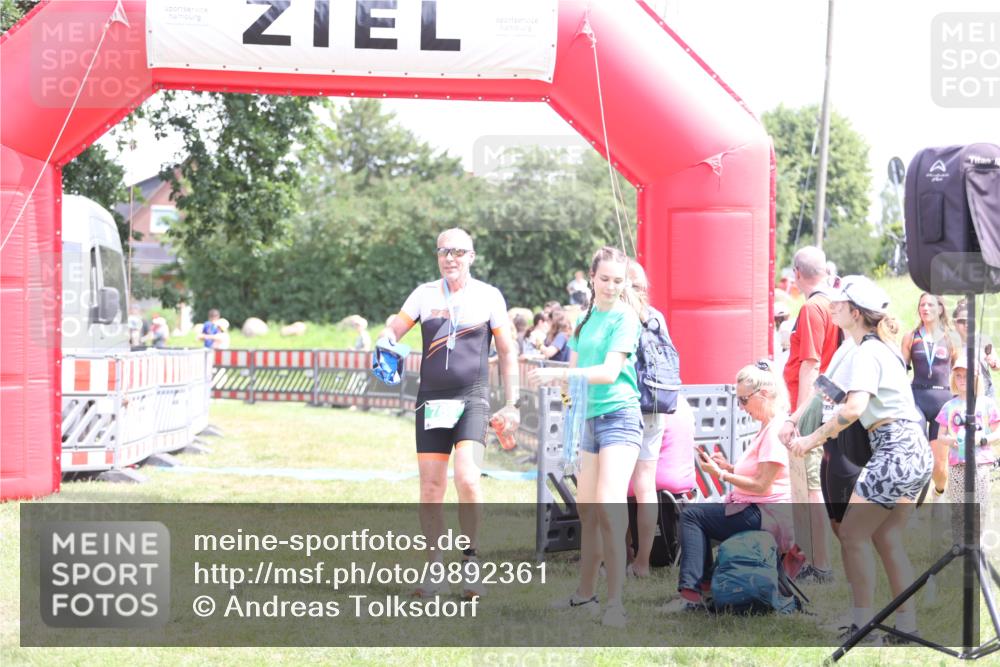 21.06.2026 - 29. Vierlanden-Triathlon Andreas Tolksdorf http://msf.ph/oto/9892361 21.06.2026 13:41:19 Ziel 635, 635 meine-sportfotos.de