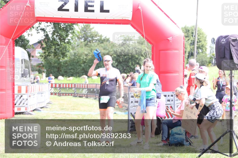21.06.2026 - 29. Vierlanden-Triathlon Andreas Tolksdorf http://msf.ph/oto/9892363 21.06.2026 13:41:19 Ziel 635, 635 meine-sportfotos.de