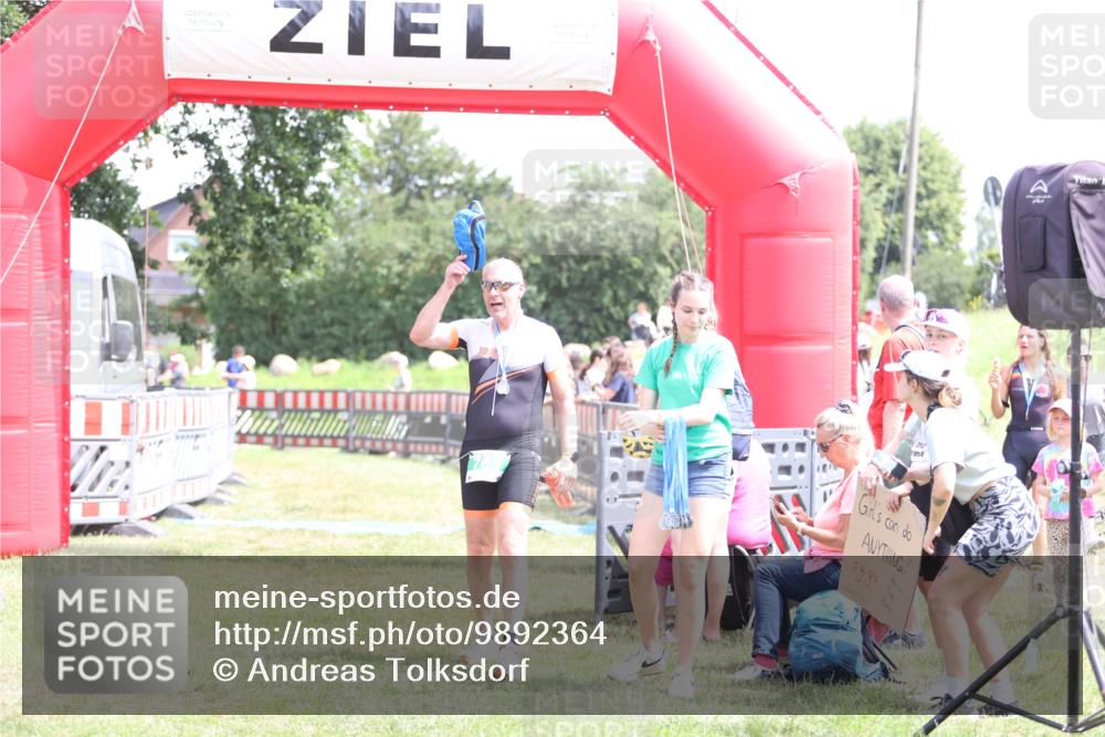 21.06.2026 - 29. Vierlanden-Triathlon Andreas Tolksdorf http://msf.ph/oto/9892364 21.06.2026 13:41:19 Ziel 635, 635 meine-sportfotos.de