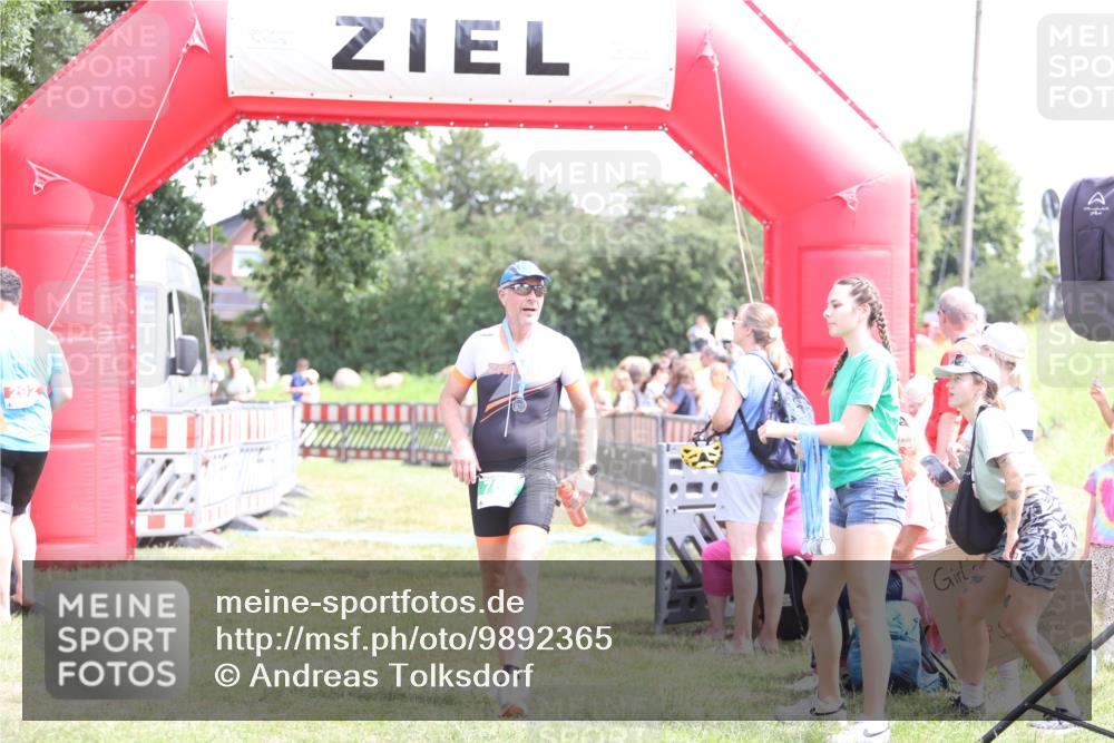 21.06.2026 - 29. Vierlanden-Triathlon Andreas Tolksdorf http://msf.ph/oto/9892365 21.06.2026 13:41:21 Ziel 635, 635 meine-sportfotos.de